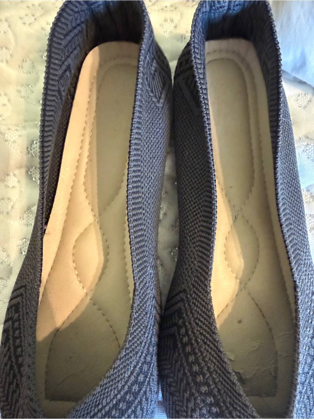 Women's Pointed Knit Flats in Black and Gray - Picture 3 of 4